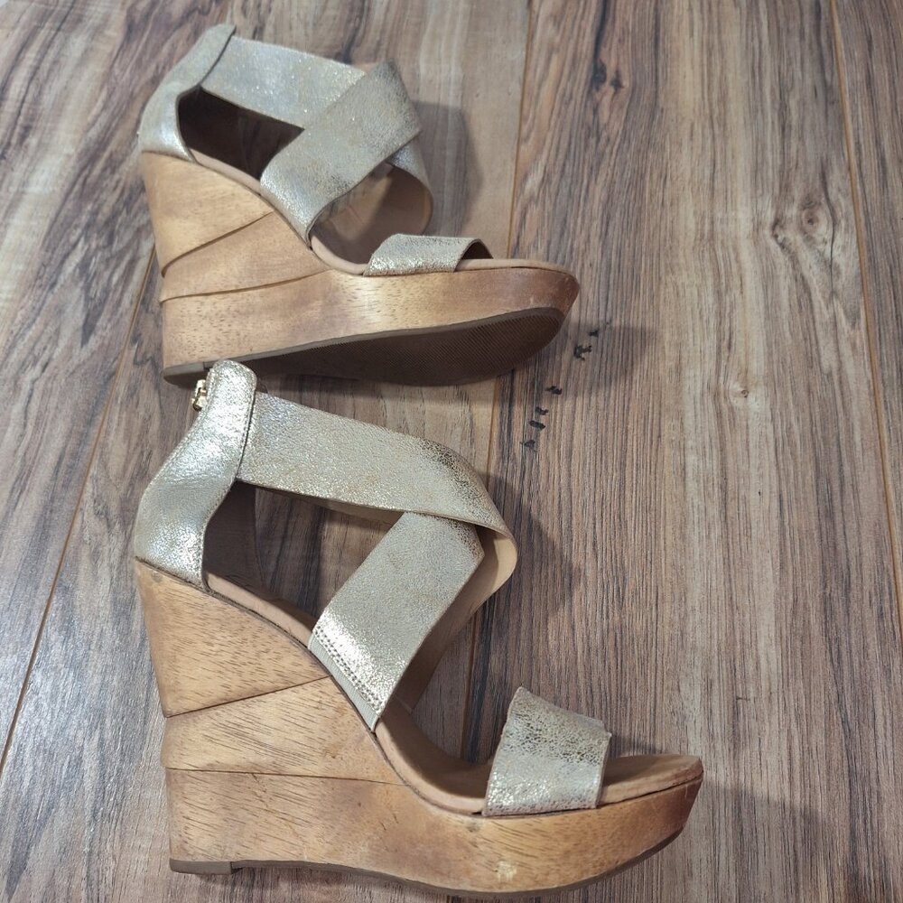 Diane Von Furstenberg Gold Metallic Leather Wedge Heel Sandals 8.5M With Back Zi - Picture 2 of 12